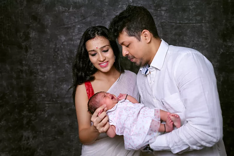 baby with parents